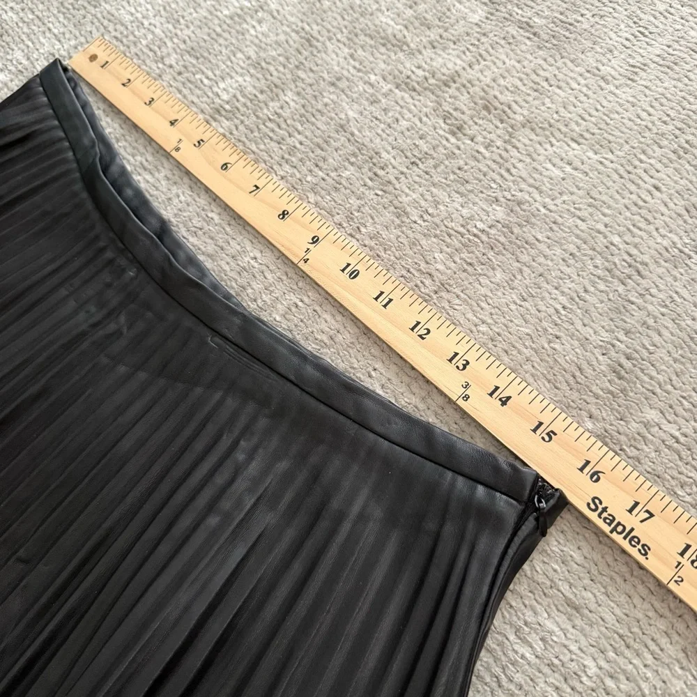 Georges Rech Paris Black Pleated‎ Faux Leather Skirt Midi A-Line Size M